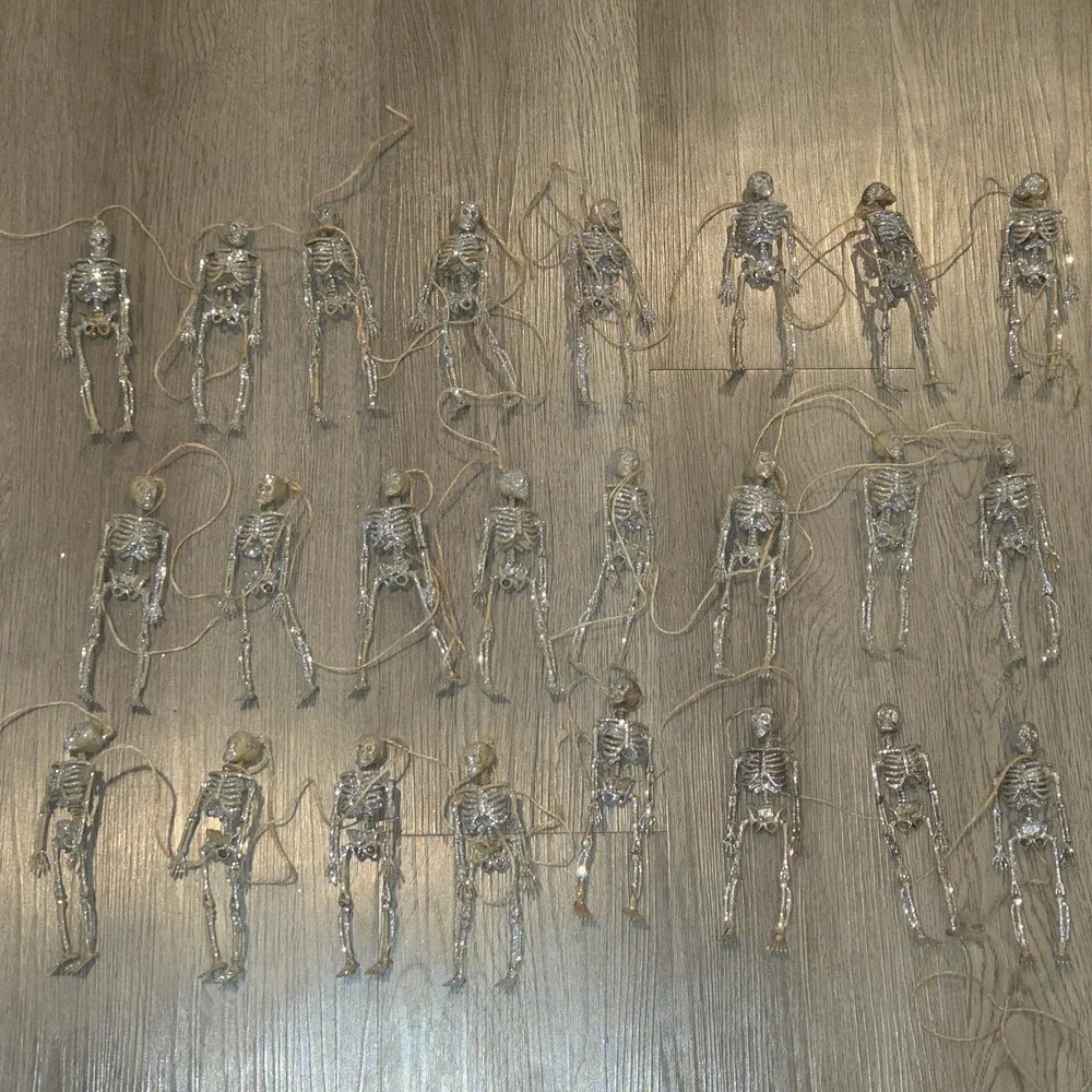 Vintage 8 pcs Scary Mr Bones /Glittered Skeletons 55